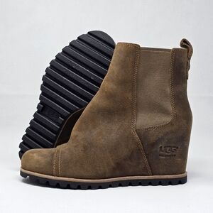 UGG  Pax Hidden Wedge  Boots Women's Size 7.5 Suede Brown Waterproof 1095136